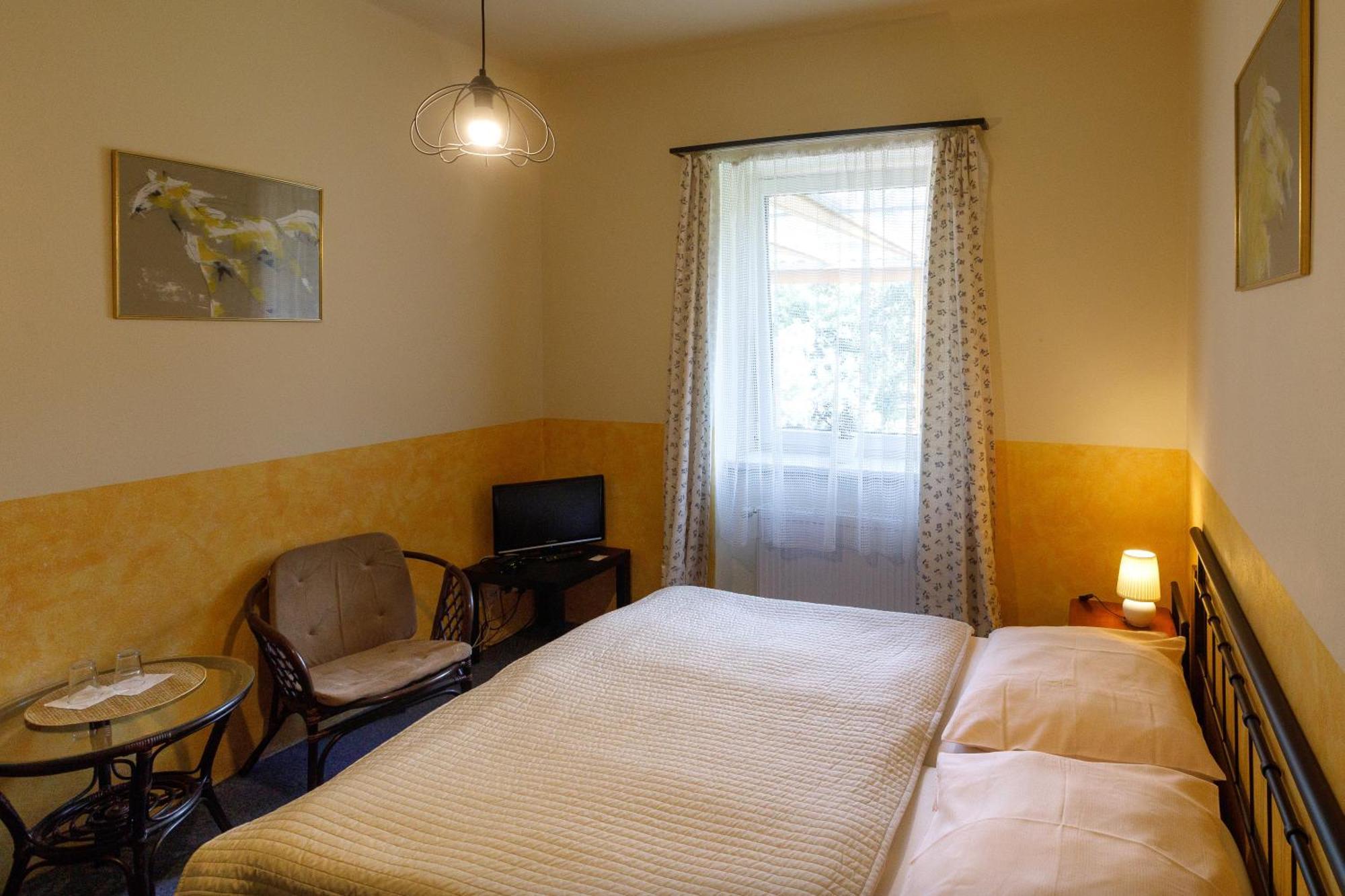 Hotel Atlas Ceske Budejovice Room photo